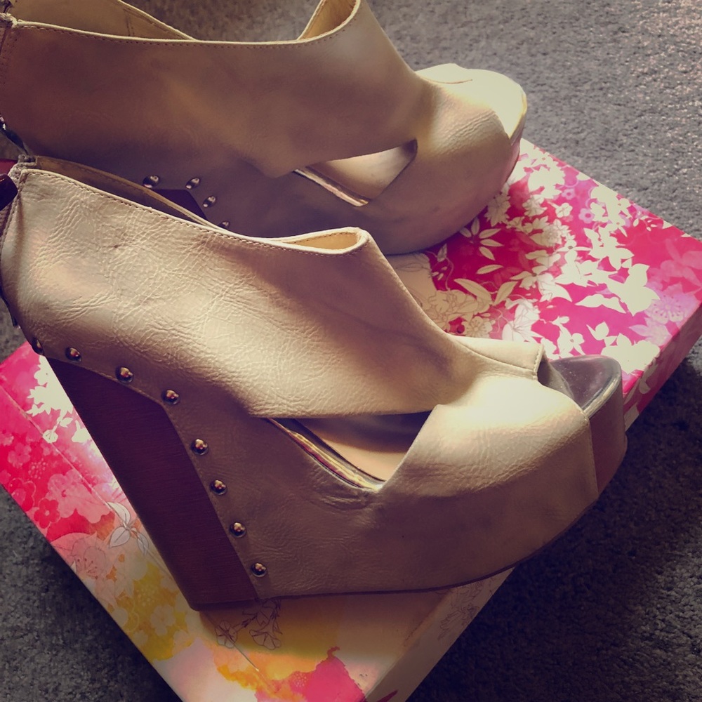 Dirty Tan wedges